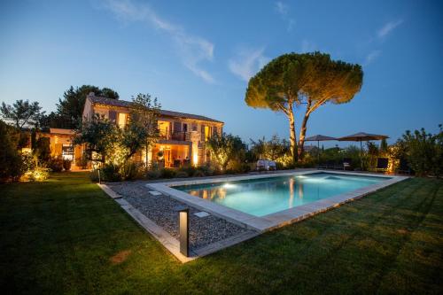 Фотографии гостевого дома
Le Mas des Fées