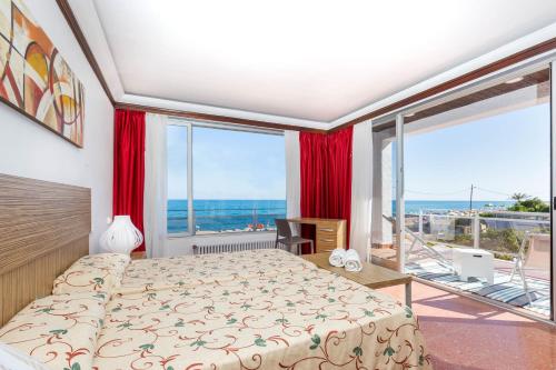 Фотография гостевого дома Malgrat de Mar Beachfront Village