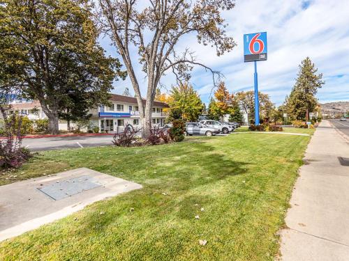 Фотография гостиницы Motel 6-Yreka, CA