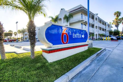 Фотография гостиницы Motel 6-Oceanside, CA