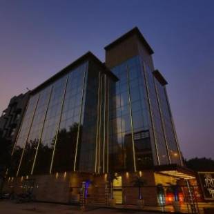 Фотографии гостиницы
Hotel JRD Exotica-Fully Vaccinated Staff