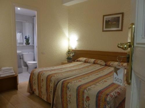 Фотография гостевого дома Hostal Iznajar Barcelona