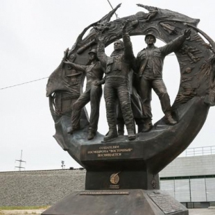 Фотография памятника Памятник Строителям Космодрома