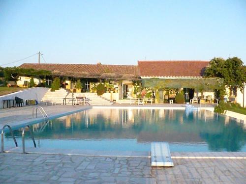 Фотография гостевого дома Country mansion in Montemor-o-Novo Alentejo with shared pool