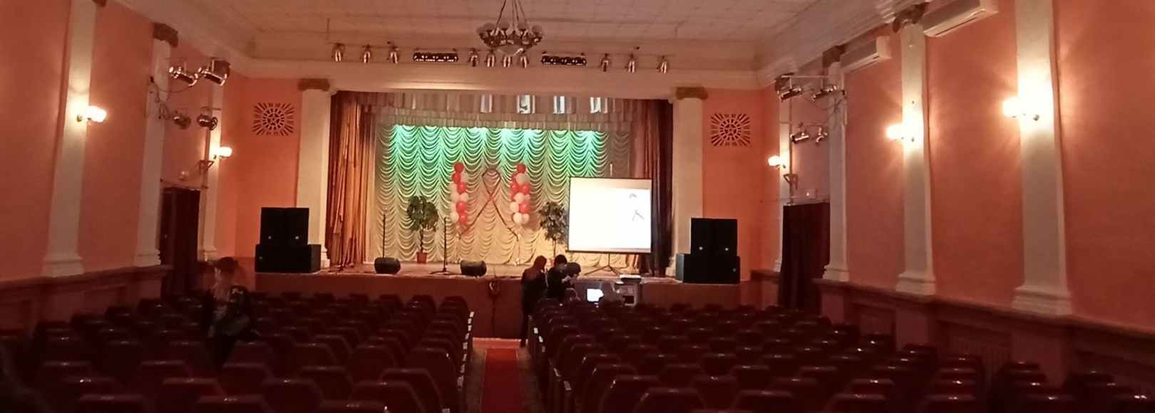 Фотография концертного зала Зрительный зал Городского Дома культуры Советского района