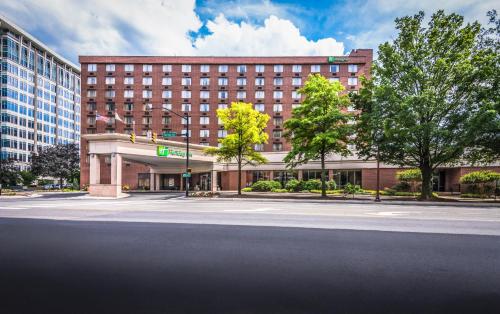 Фотография гостиницы Holiday Inn Arlington at Ballston, an IHG Hotel