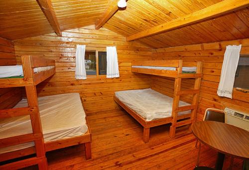 Фотография базы отдыха Arrowhead Camping Resort Cabin 1