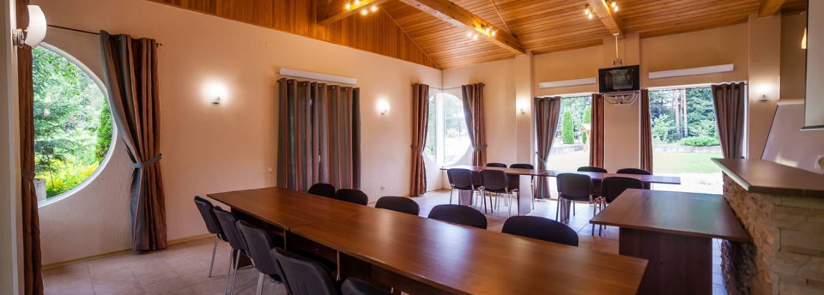 Фотография конференц-зала Хижина