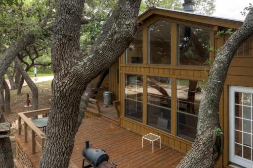 Фотография гостевого дома Canyon Lake House with Porch, Views and Private Gazebo!