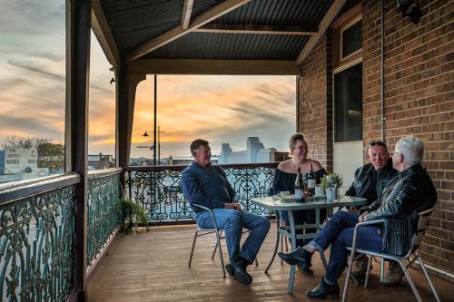 Фотография гостиницы Commercial Travellers House