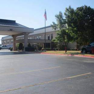 Фотографии гостиницы 
            SureStay Plus Hotel by Best Western Norman