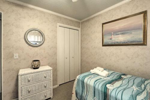 Фотография гостевого дома Hilton Head Villa with Balcony, Walk to Beach!