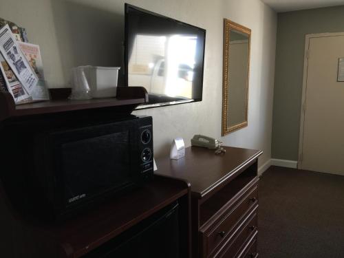 Фотография мотеля Red Carpet Inn & Suites - Danville