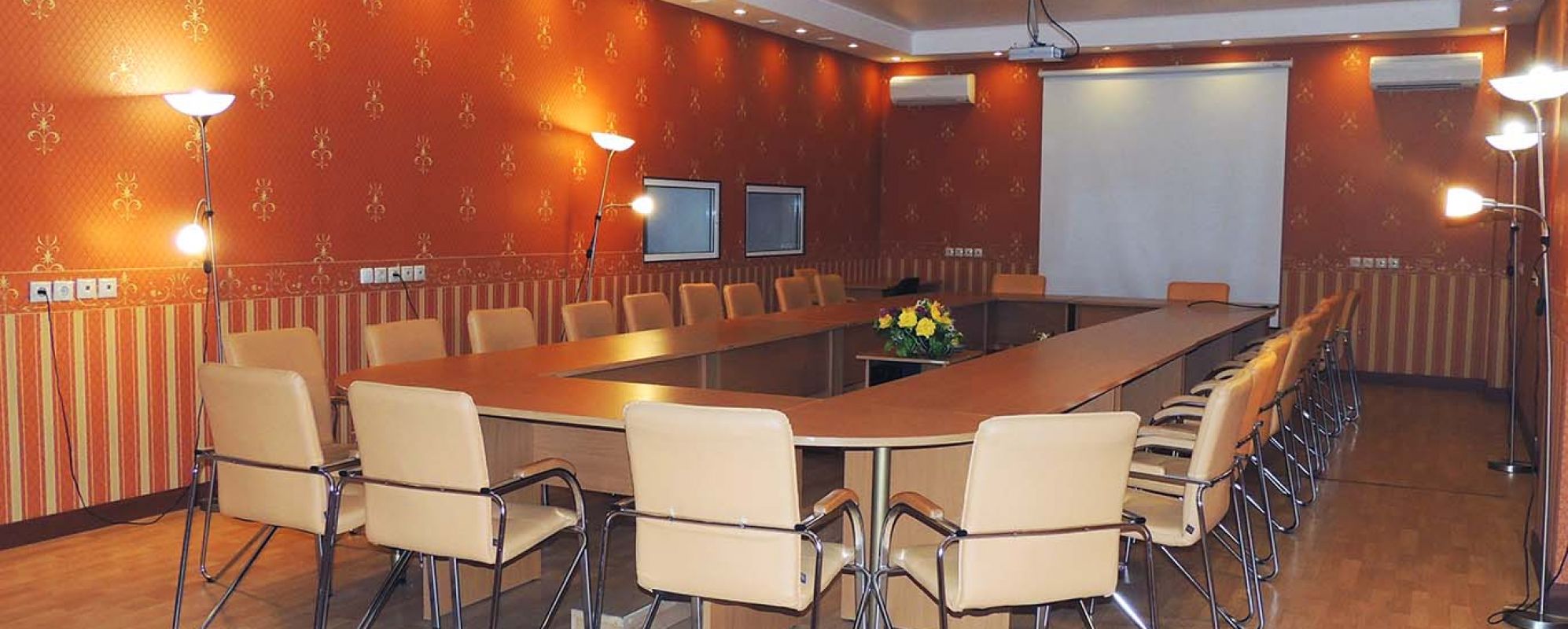 Фотографии конференц-зала VIP переговорная