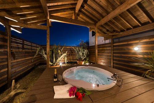 Фотография мини отеля HOTEL SWEET SEASON-L