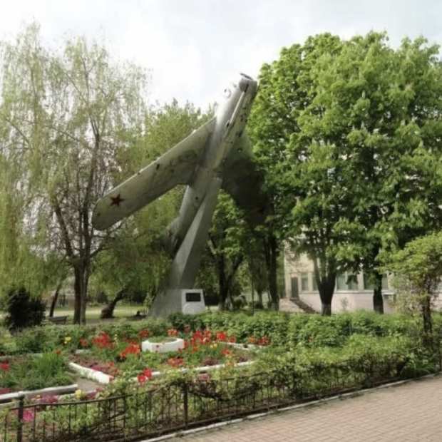 Фотография памятника Памятник Самолет МИГ-17