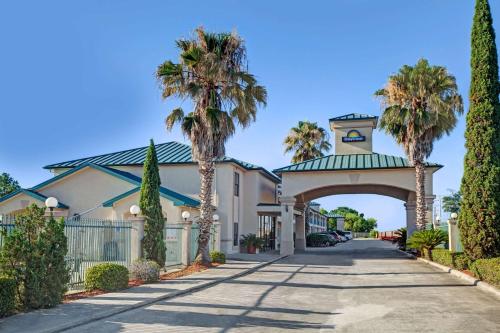 Фотография гостиницы Days Inn & Suites FM 1960 Houston