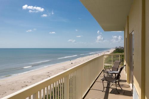 Фотография гостиницы Crowne Plaza Melbourne-Oceanfront, an IHG Hotel