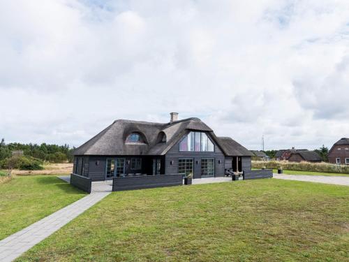 Фотография гостевого дома Holiday home Blåvand CLXXXI