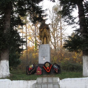 Фотография достопримечательности Братская могила. Обелиск герою-лётчику И. П. Германенко