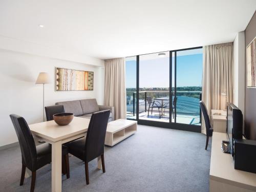 Фотография апарт отеля Oaks Adelaide Horizons Suites
