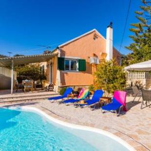 Фотографии гостевого дома
Loggos Seaview Cottage with Pool by Konnect