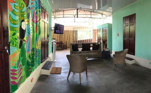 Фотографии мини отеля
The Jungle Container