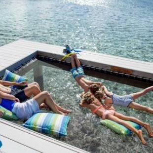 Фотография гостиницы Holiday Inn Resort Kandooma Maldives with 50% Off on Transfers, an IHG Hotel