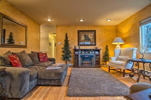 Фотографии гостевого дома 
            Modern Creekside Home with Easy Dtwn Denver Access!