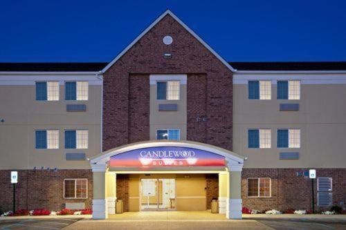 Фотография гостиницы Candlewood Suites Indianapolis - South, an IHG Hotel