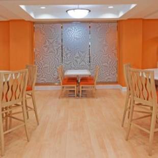 Фотографии гостиницы 
            Holiday Inn Express Hotel & Suites Clute-Lake Jackson, an IHG Hotel