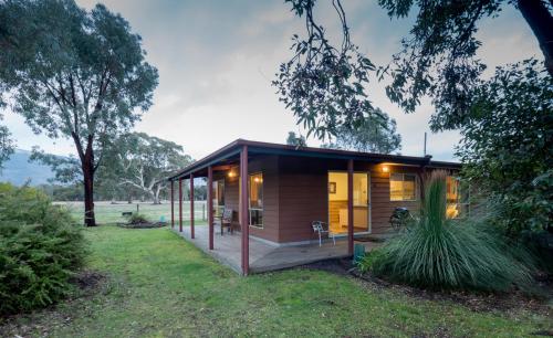 Фотография гостиницы Halls Haven Holiday Units