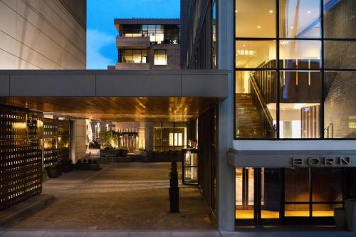 Фотография гостиницы Kimpton Hotel Born, an IHG Hotel