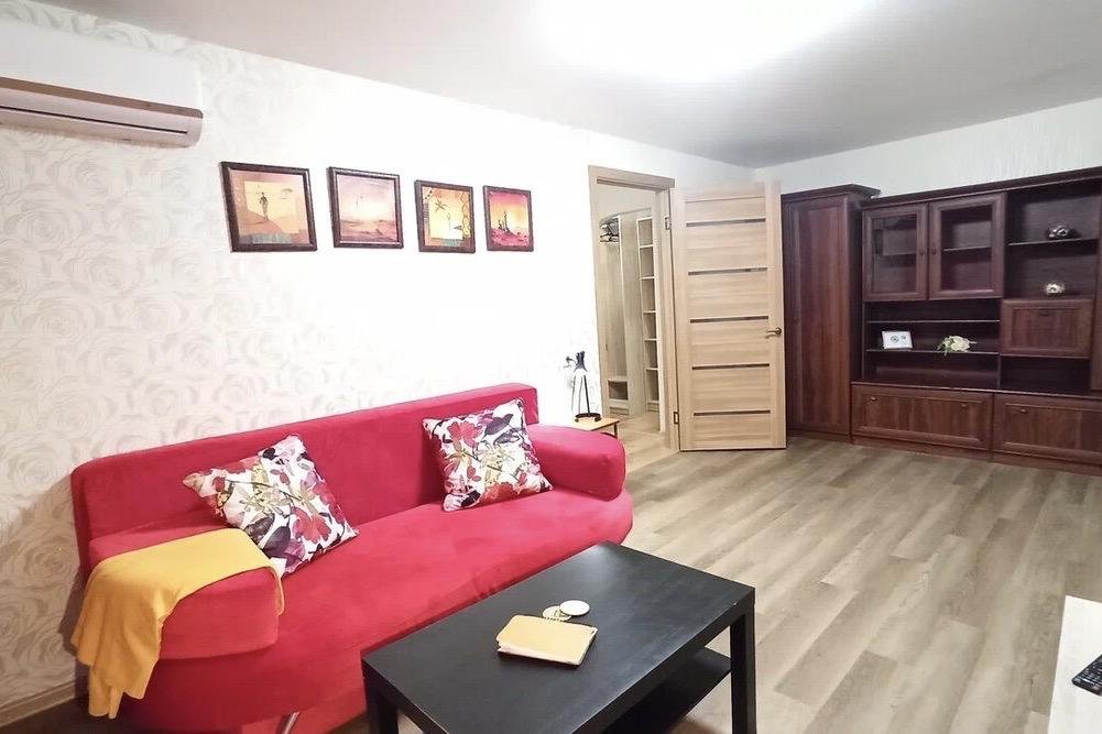 Фотография квартиры Диван и чемодан на Красном проспекте 59