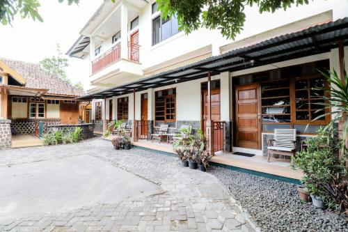 Фотография гостевого дома Hotel Wismancala Kaliurang