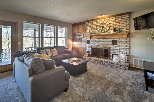 Фотография гостевого дома Spacious Home on Beaver Lake with Deck and Fire Pit!