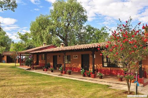 Фотография гостиницы Villa Patzcuaro Garden Hotel & RV Park