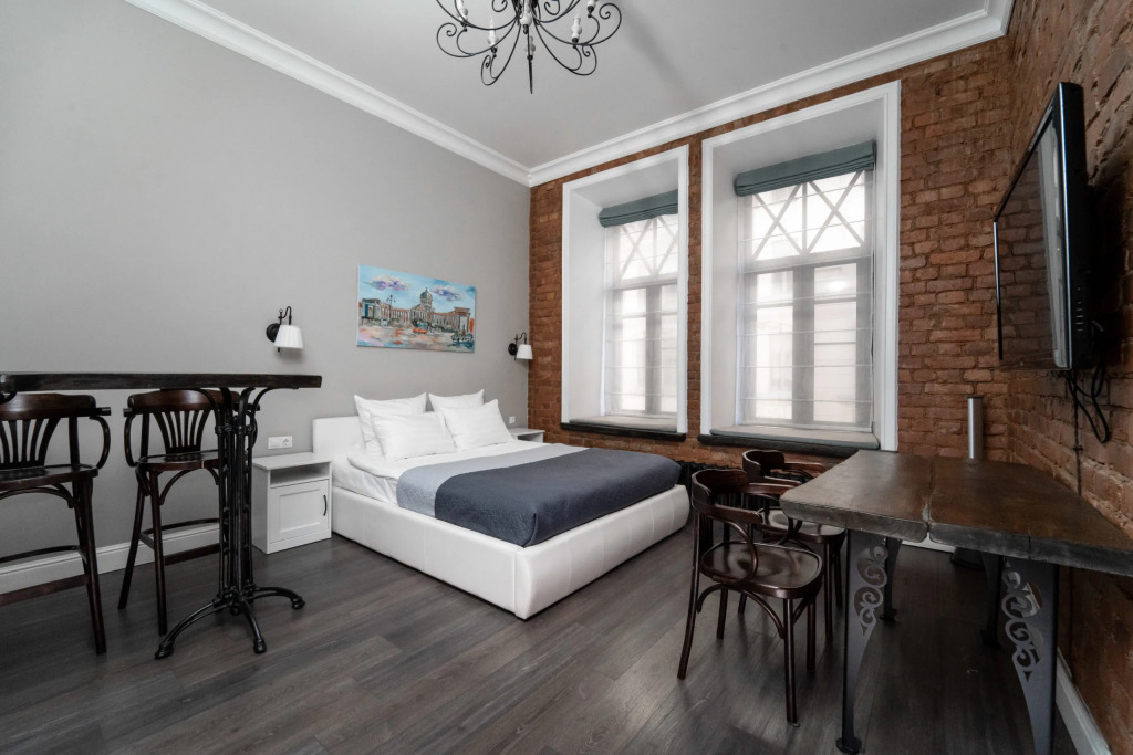 Фотография квартиры Апартаменты Дизайнерская студия в стиле лофт с видом в парадный двор