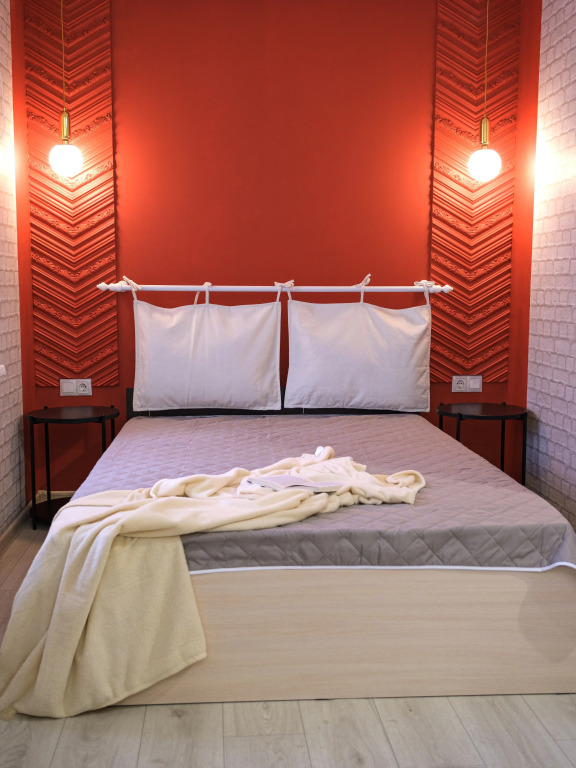 Фотография квартиры Квартира Студия с большой круглой ванной и камином