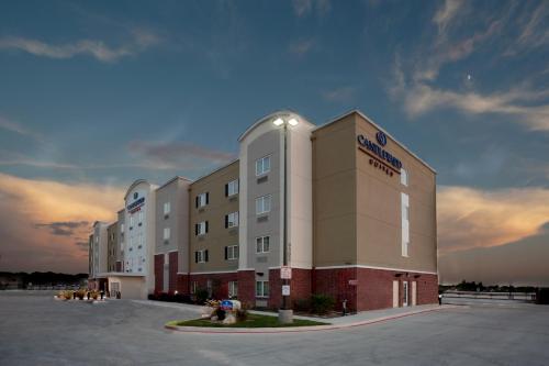 Фотография гостиницы Candlewood Suites San Antonio NW Near SeaWorld, an IHG Hotel