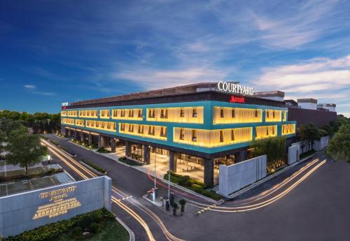 Фотография гостиницы Courtyard by Marriott Shanghai International Tourism and Resorts Zone