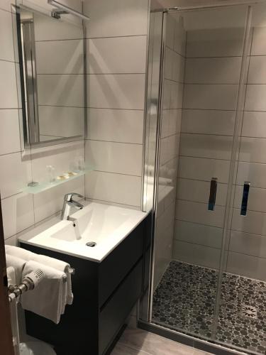 Фотография гостиницы Hotel Restaurant Aux Trois Roses