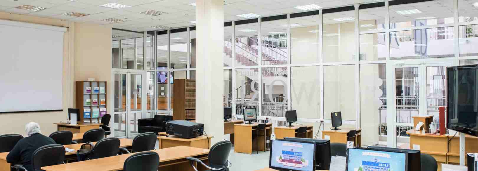 Фотография конференц-зала Зал Б3-09 Научной библиотеки СФУ