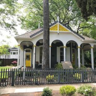 Фотографии мини отеля
Brannan Cottage Inn