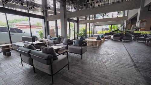 Фотография гостиницы The Ex Capital Hotel