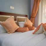 Фотография гостиницы Crystal Suites & Apartments