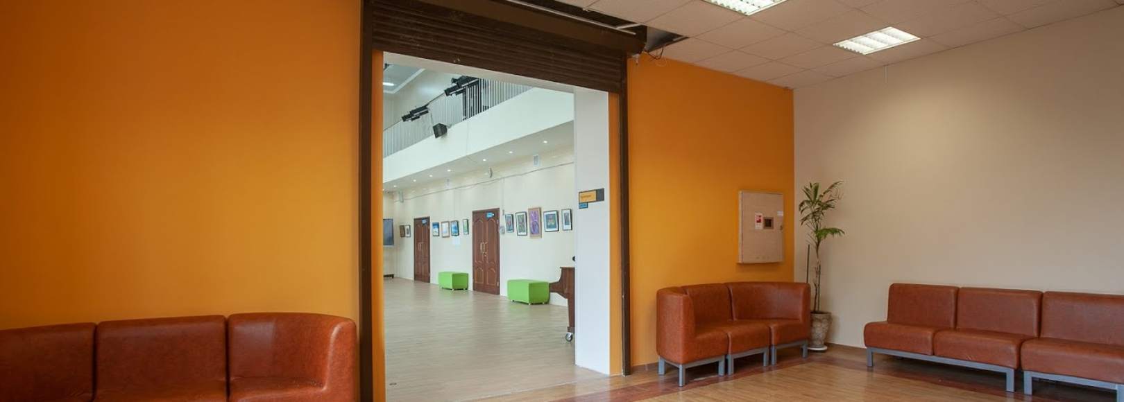 Фотография конференц-зала КЦ Зодчие Малое фойе Оранжевое