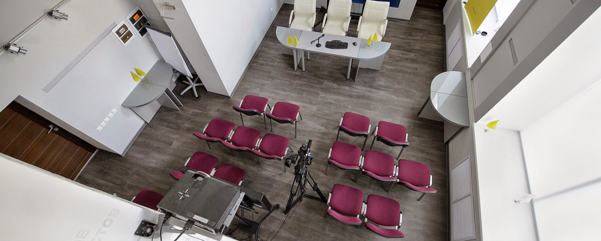 Фотографии конференц-зала АУ ВО "Областной Дом журналистов"