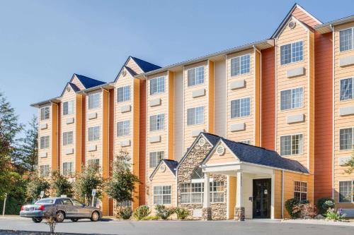 Фотография гостиницы Microtel Inn & Suites by Wyndham Pigeon Forge