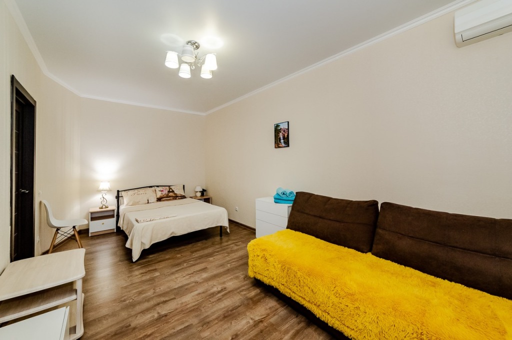 Фотография квартиры Апартаменты Посуточно на российской